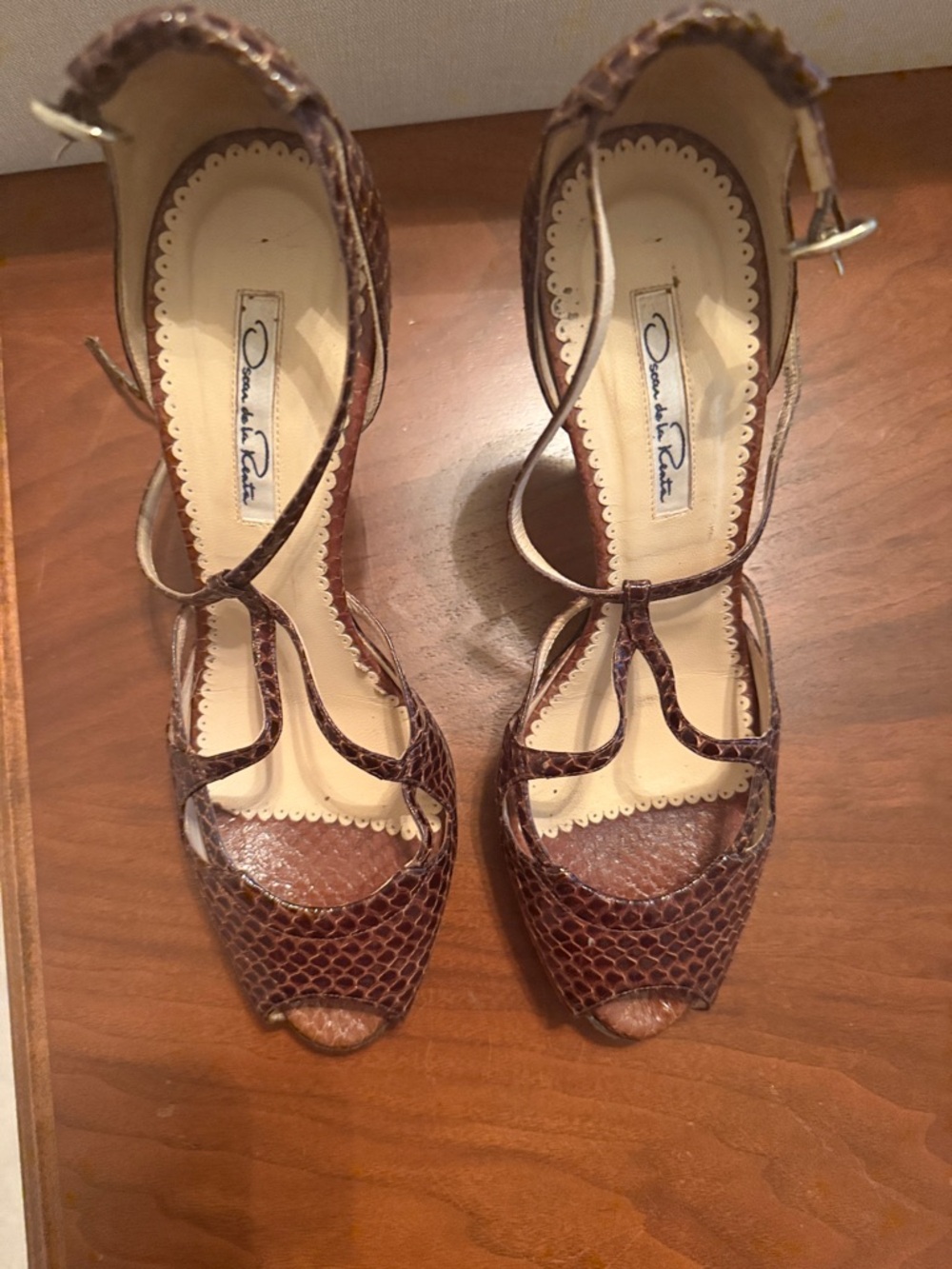 Vintage Oscar de la Renta T-strap Peep Toe Heels